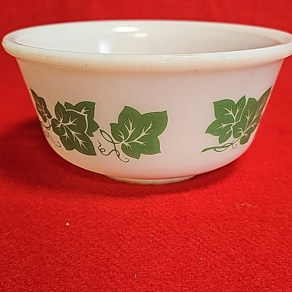 MIXING BOWL  7” VINTAGE Anchor Hocking IVY GREEN LEAVES MILK GLASS